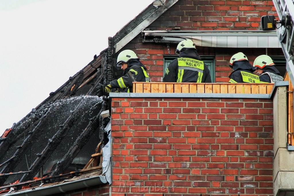 Feuer Koeln Junkersdorf Duerenerstr JK P22.jpg